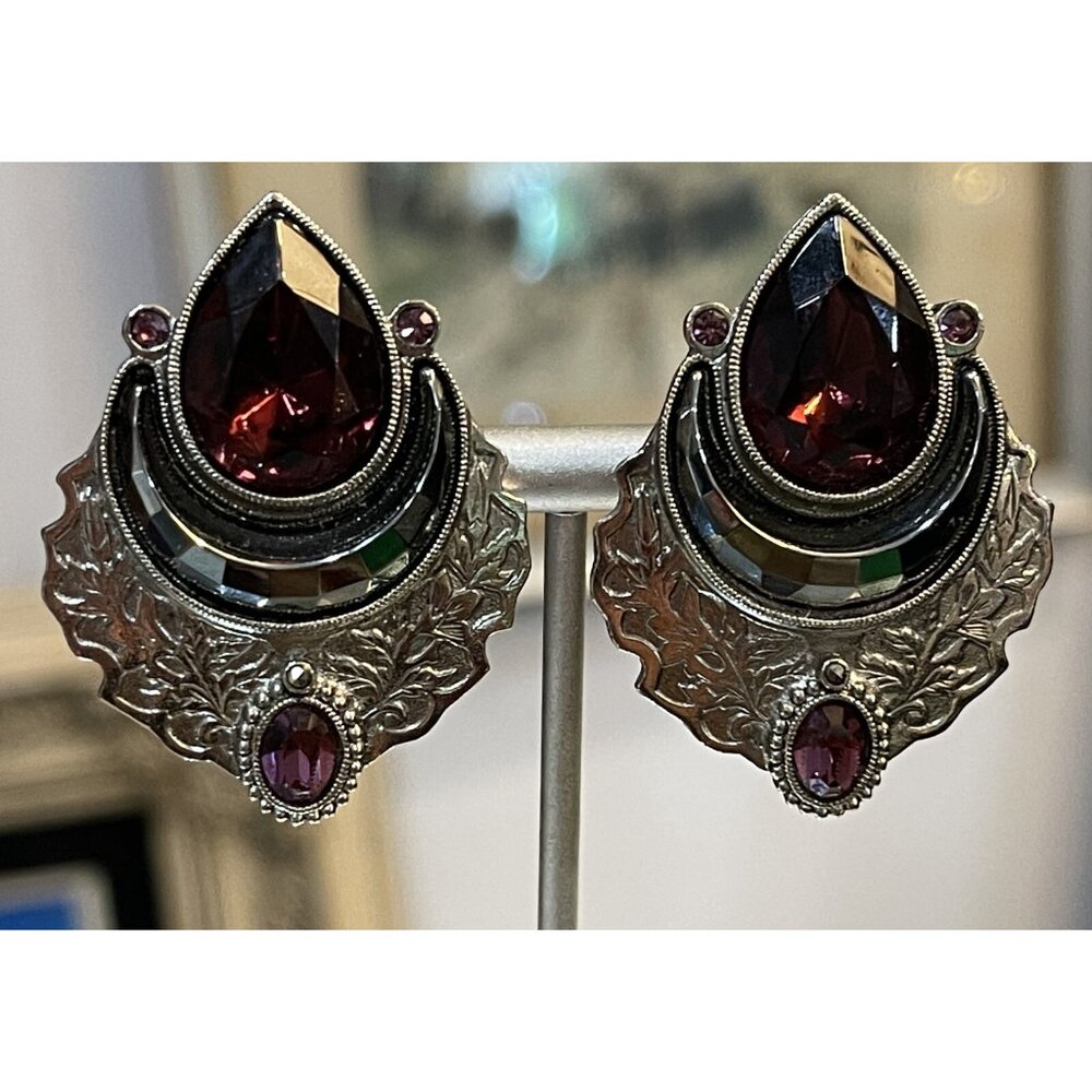 Vintage 1928 Art Deco Style Silver Tone Purple Rhinestone Clip On Earring
